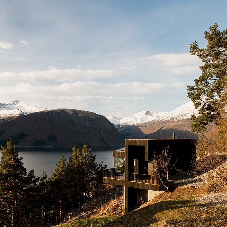 Tetris nad fiordem: dom w Valldal projektu polskiego biura Office Inainn