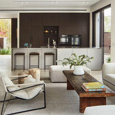 Dom w stylu eklektycznym, który łączy elementy włoskiej willi i butikowego hotelu