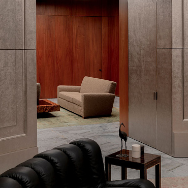 Nowy salon Saint Laurent w Paryżu. Minimalistyczne wnętrza pełne ikonicznego designu 