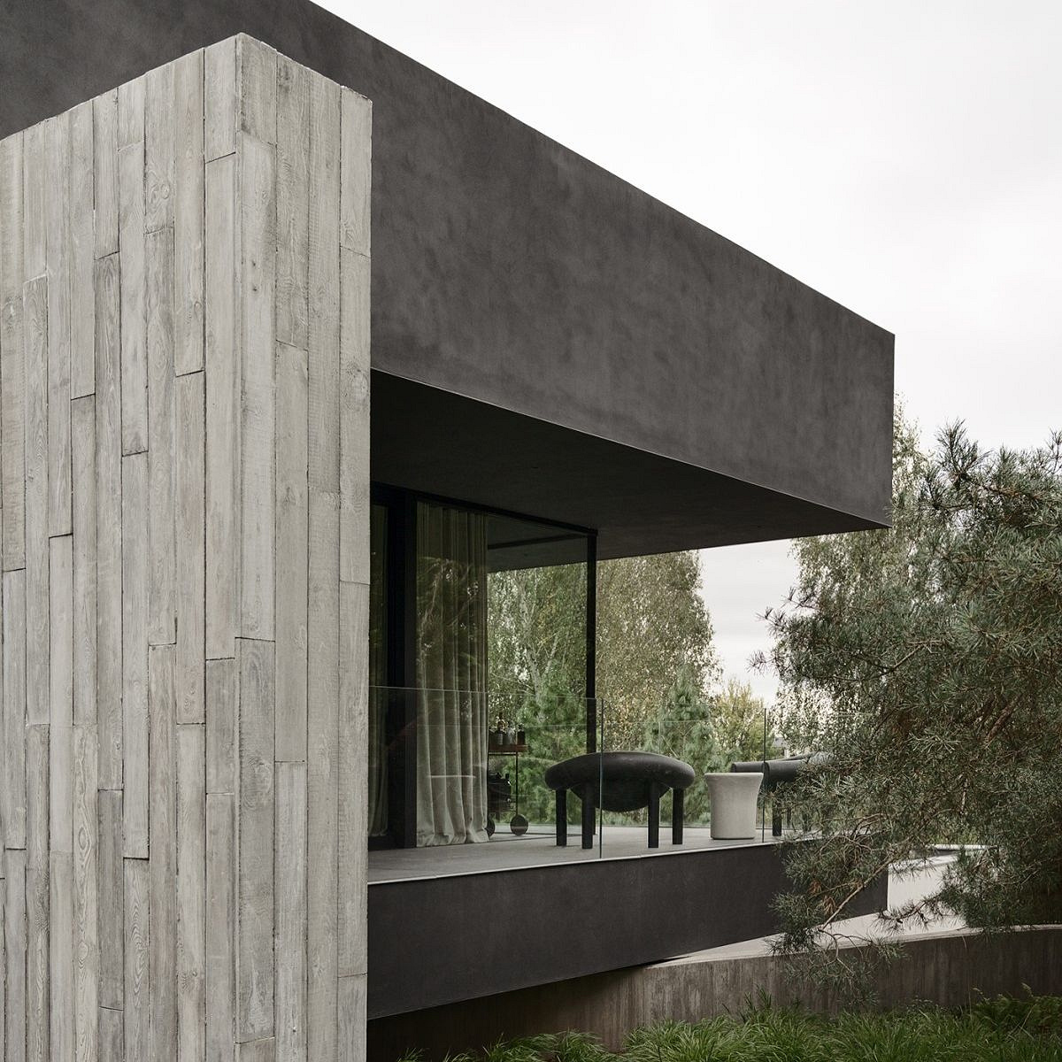 Wstrząśnięte, niezmieszane: poznański dom w klimacie filmów z 007