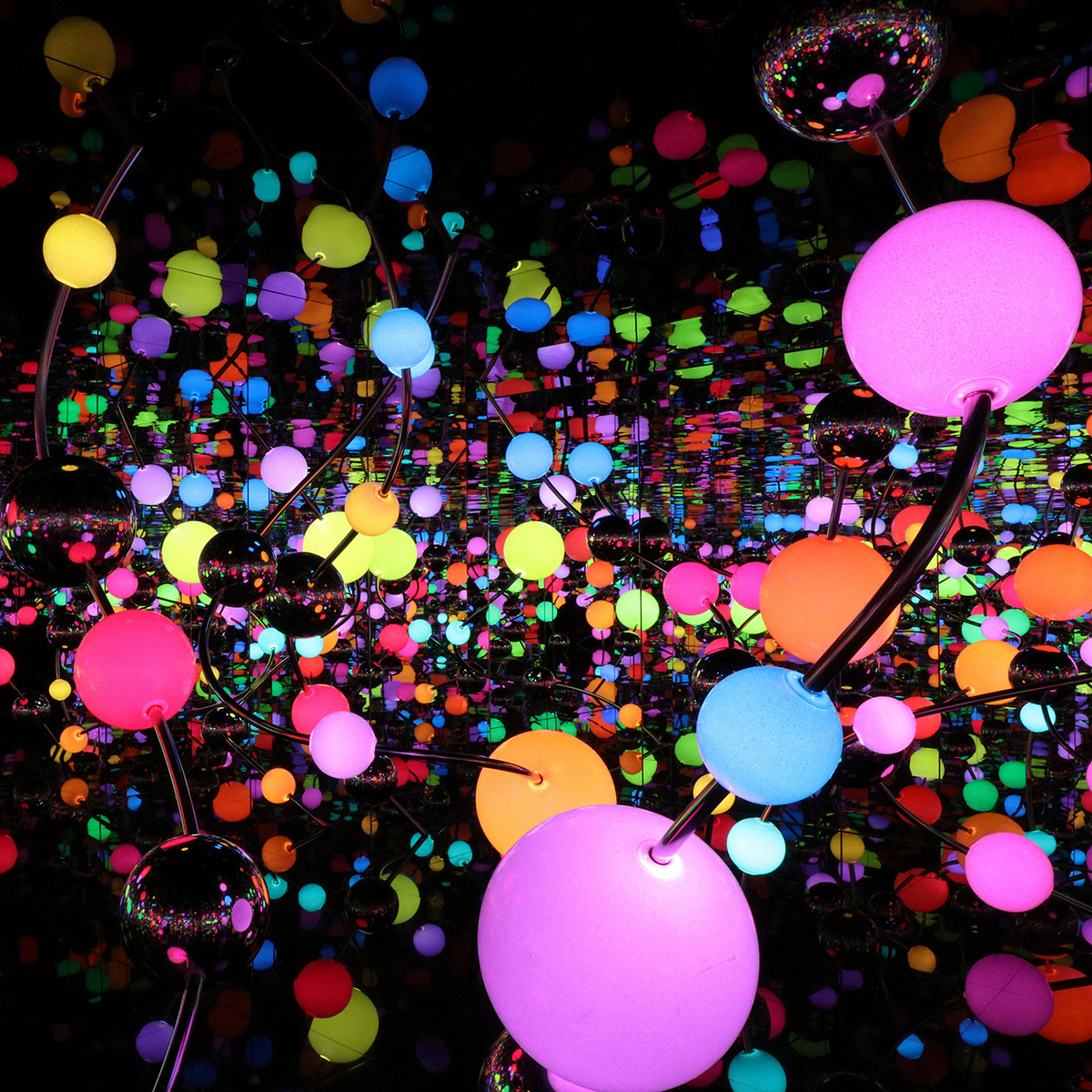 Miłosny trójgłos – sztuka, fantazja i kolory