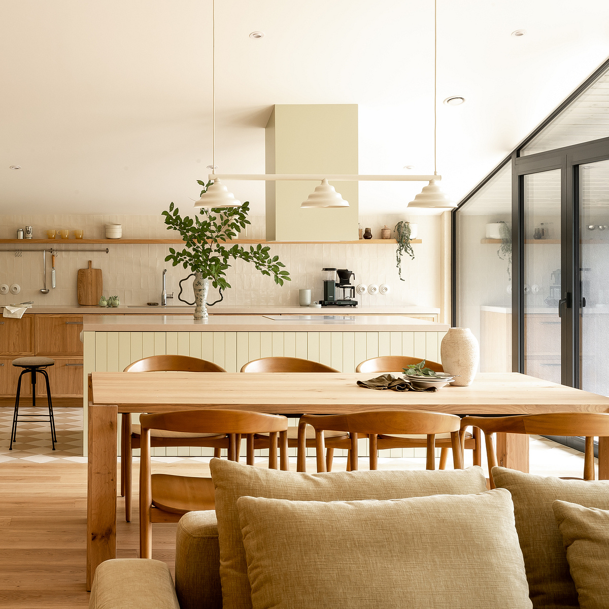 Dwupoziomowy apartament w stylu modern cottage pod Warszawą