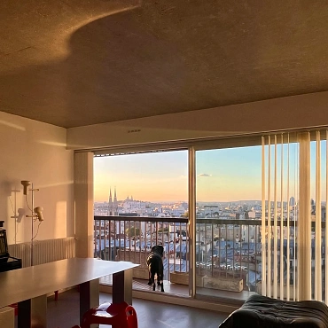 Mieszkanie w Paryżu — surowy styl w mistrzowskim wydaniu