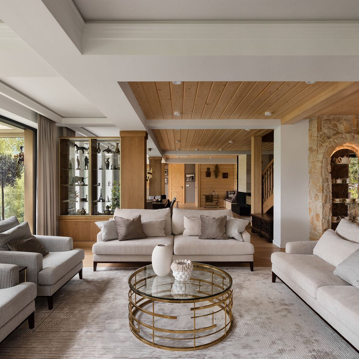 Metamorfoza drewnianego domu w nowoczesną, trzypokoleniową willę