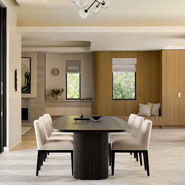 Nowoczesny dom dla czteroosobowej rodziny pełen światła i naturalnych materiałów 