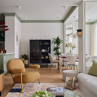 W tym mieszkaniu paryska elegancja spotyka włoską swobodę i kazachską duszę