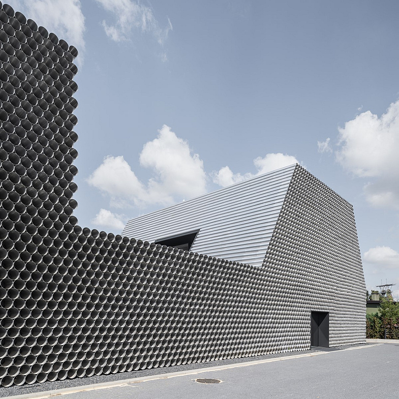 Architektura drugiego planu: uczy, koi, leczy 