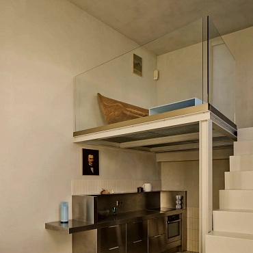 Zobacz jak skutecznie powiększyć niewielkie mieszkanie — przykład z Paryża