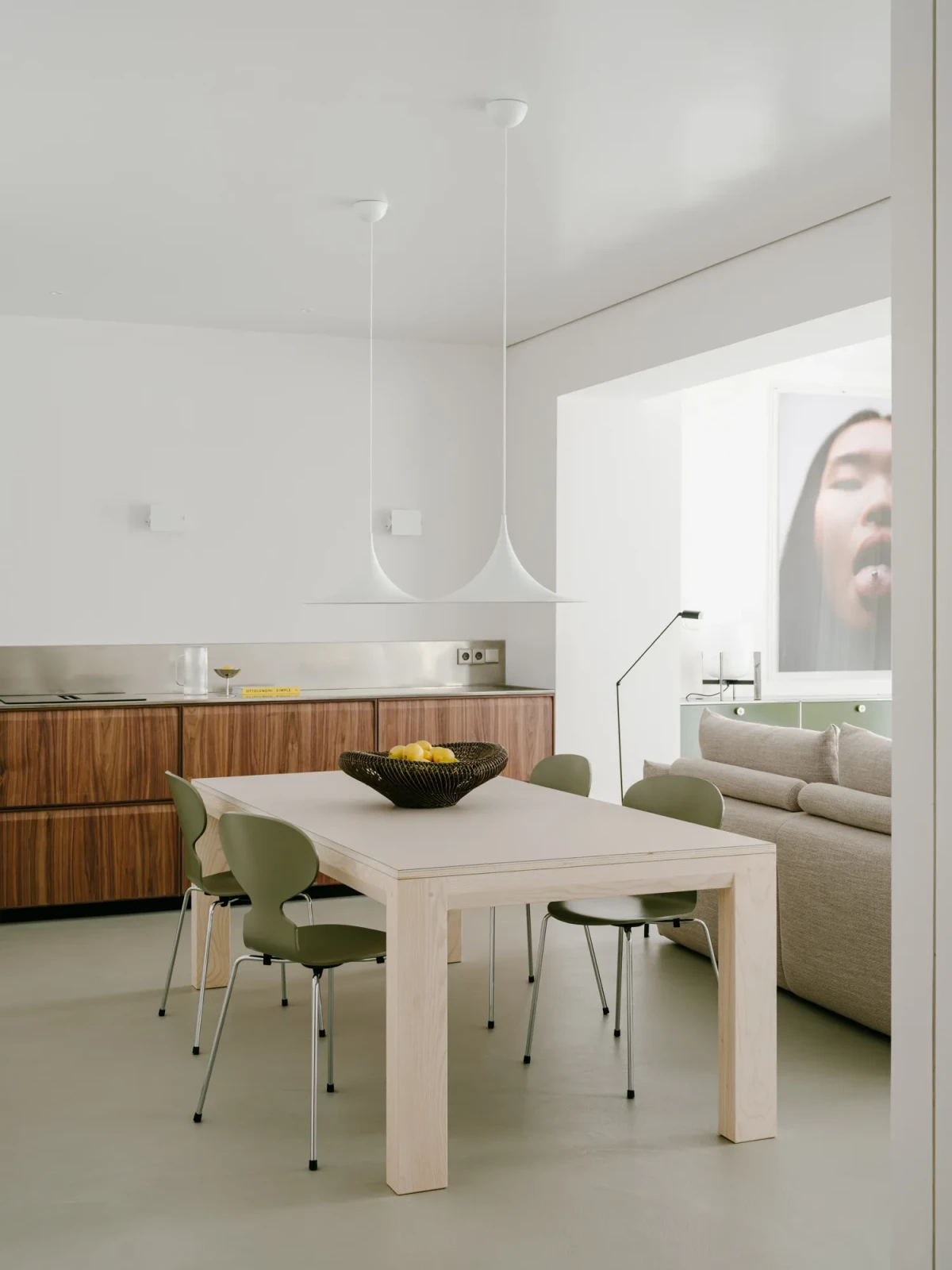 Apartament z akcentami szałwii