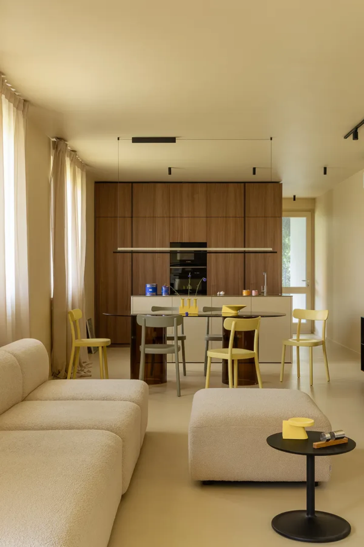 Mieszkanie w odcieniach żółci w Pawii