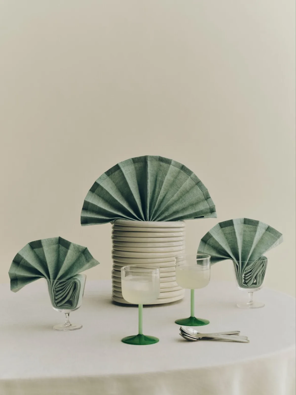 Jak złożyć serwetkę w wachlarz