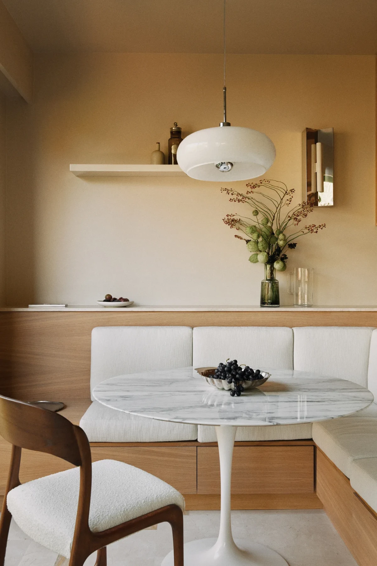 Apartament z boazerią w Paryżu 