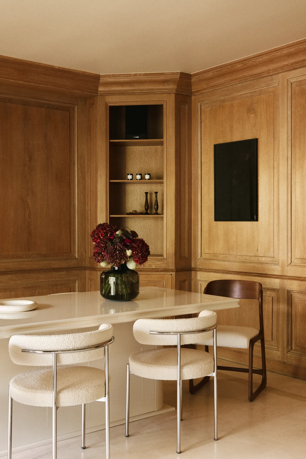 Mieszkanie w Paryżu z boazerią