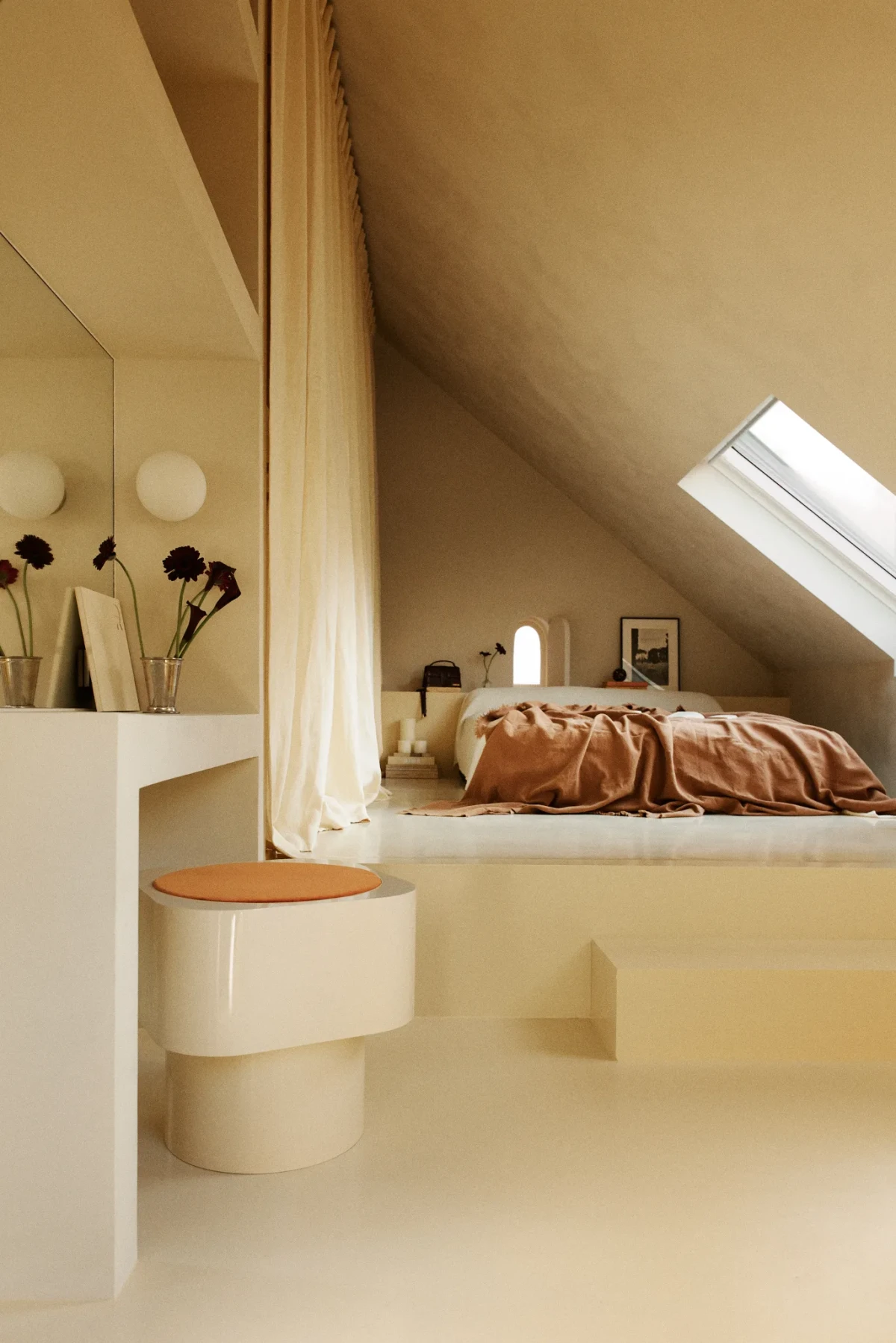 Kawalerka na strychu w Paryżu