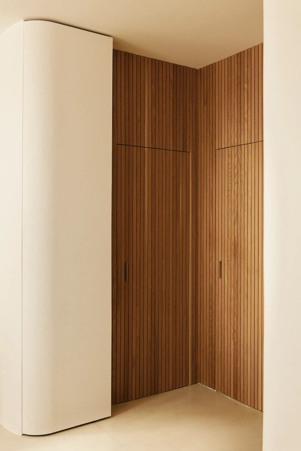 Minimalistyczny apartament w Paryżu