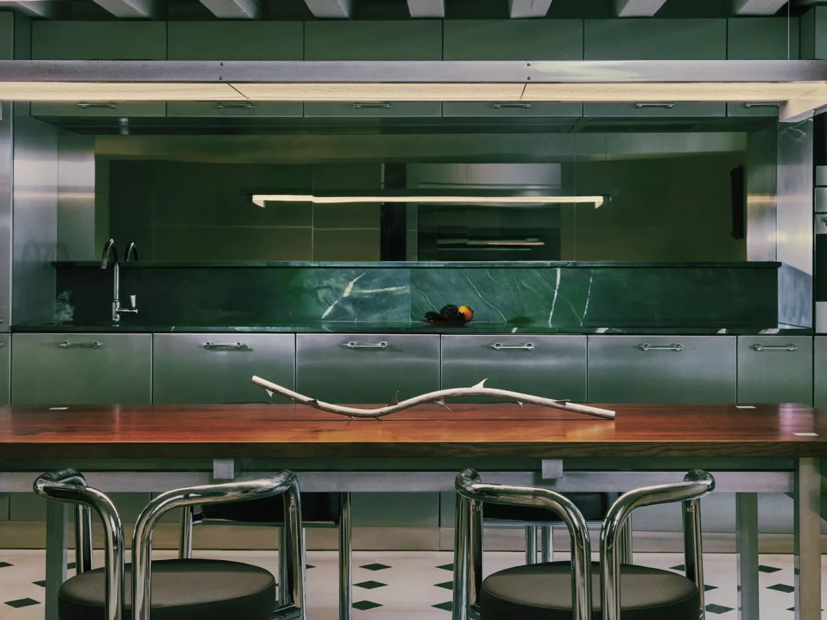 Mieszkanie w Paryżu z metalem w roli głównej