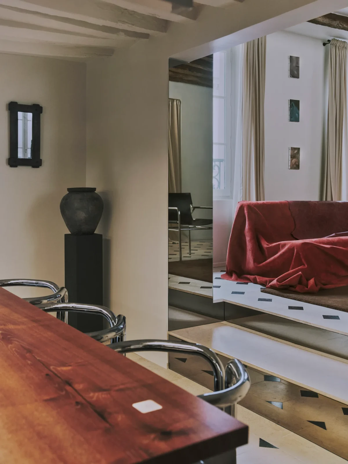 Mieszkanie w Paryżu z metalem w roli głównej 