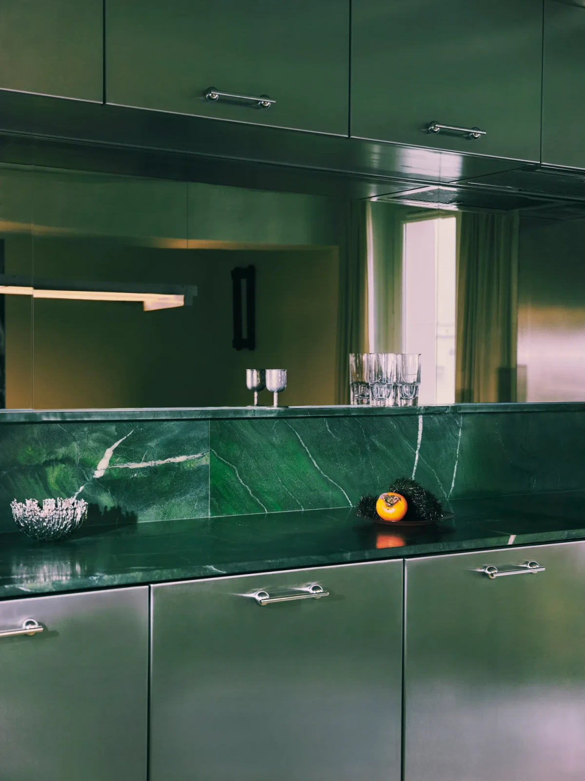 Mieszkanie w Paryżu z metalem w roli głównej