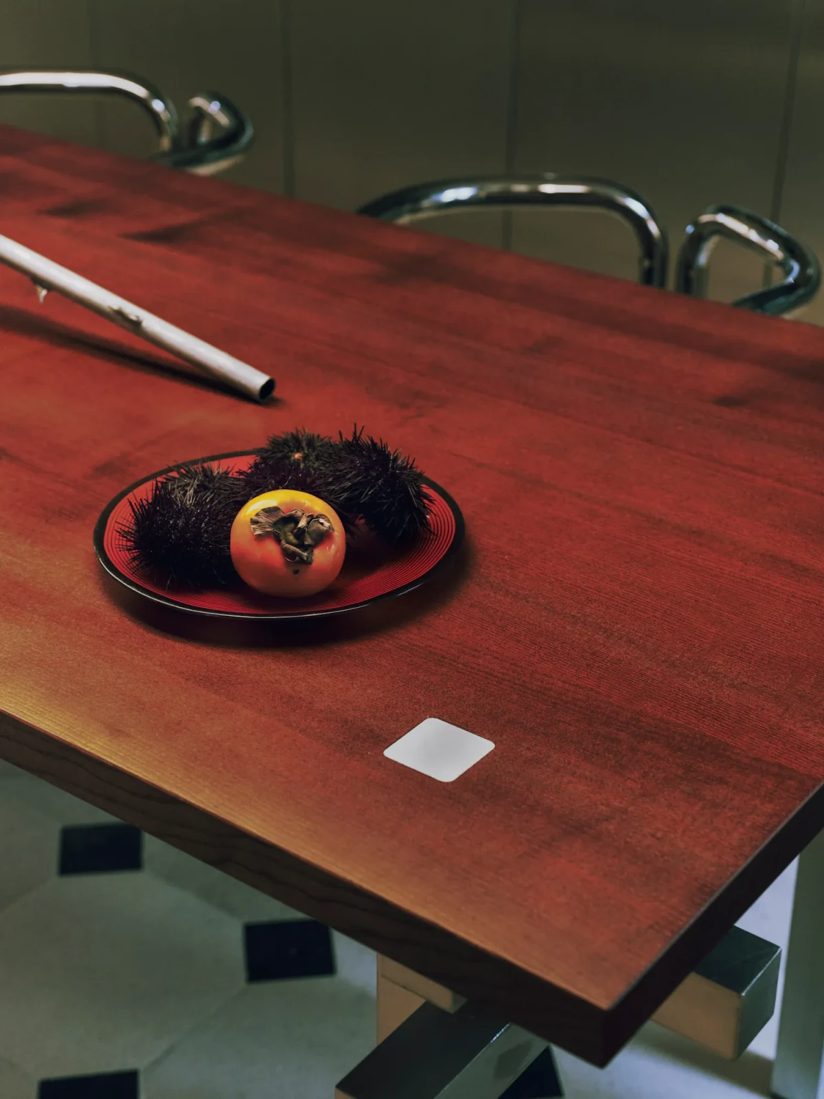 Mieszkanie w Paryżu z metalem w roli głównej