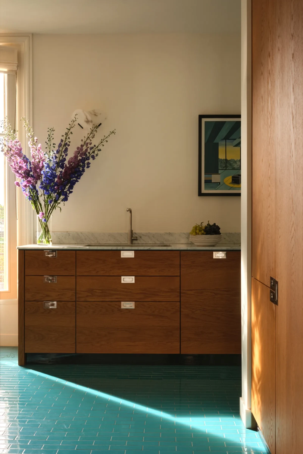 Apartament w Neuilly z turkusowymi akcentami 