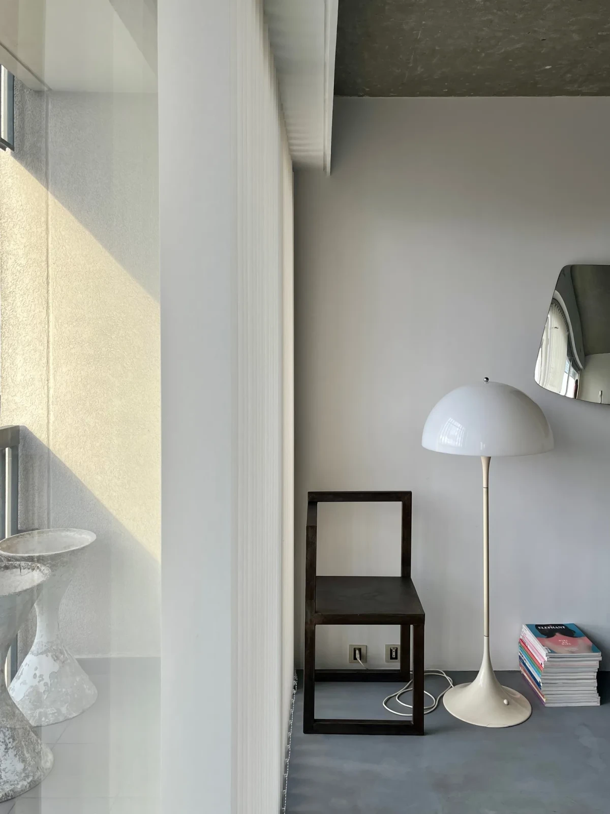 Mieszkanie w Paryżu z elementami betonu