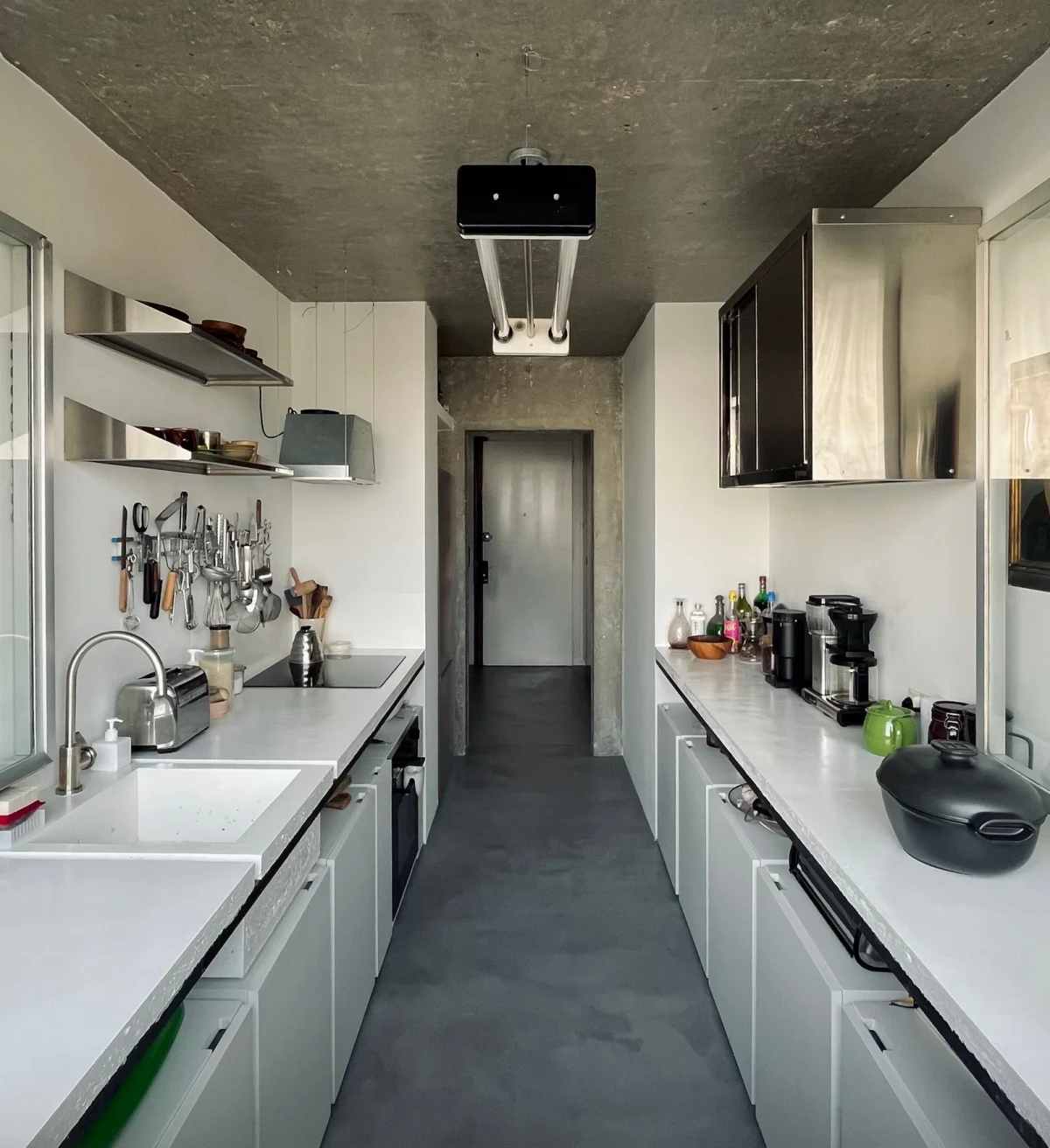 Mieszkanie w Paryżu z elementami betonu