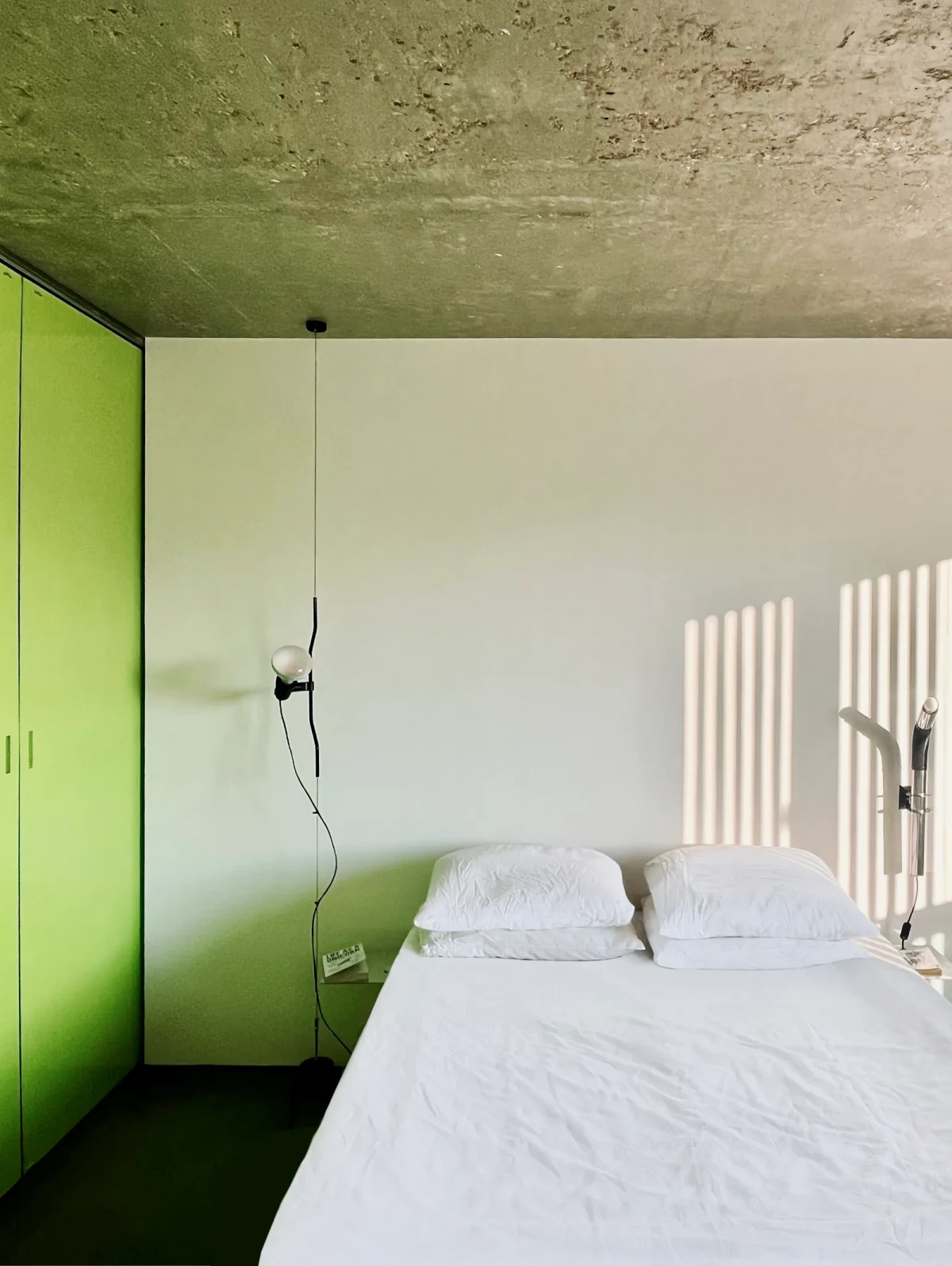 Mieszkanie w Paryżu z elementami betonu