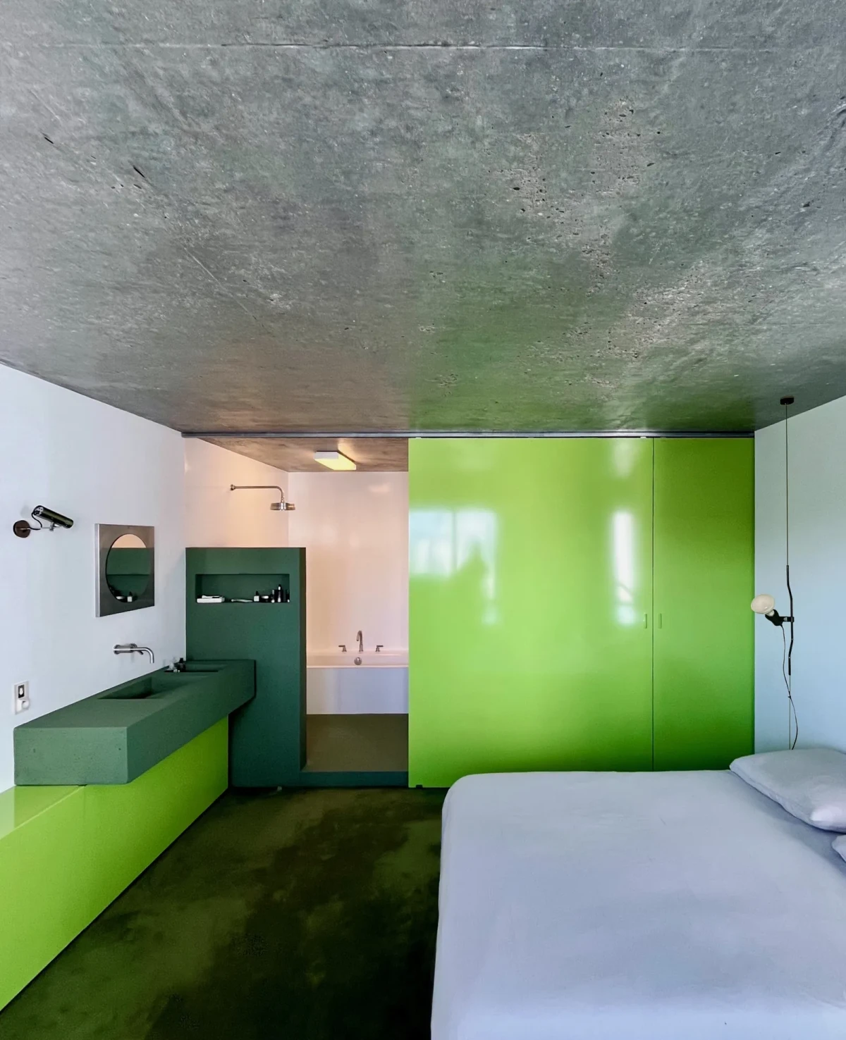 Mieszkanie w Paryżu z elementami betonu