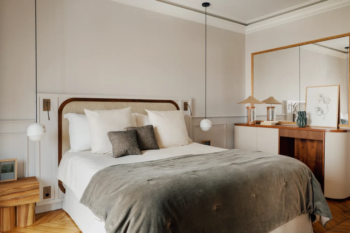 Mieszkanie na poddaszu w paryżu sypialnia