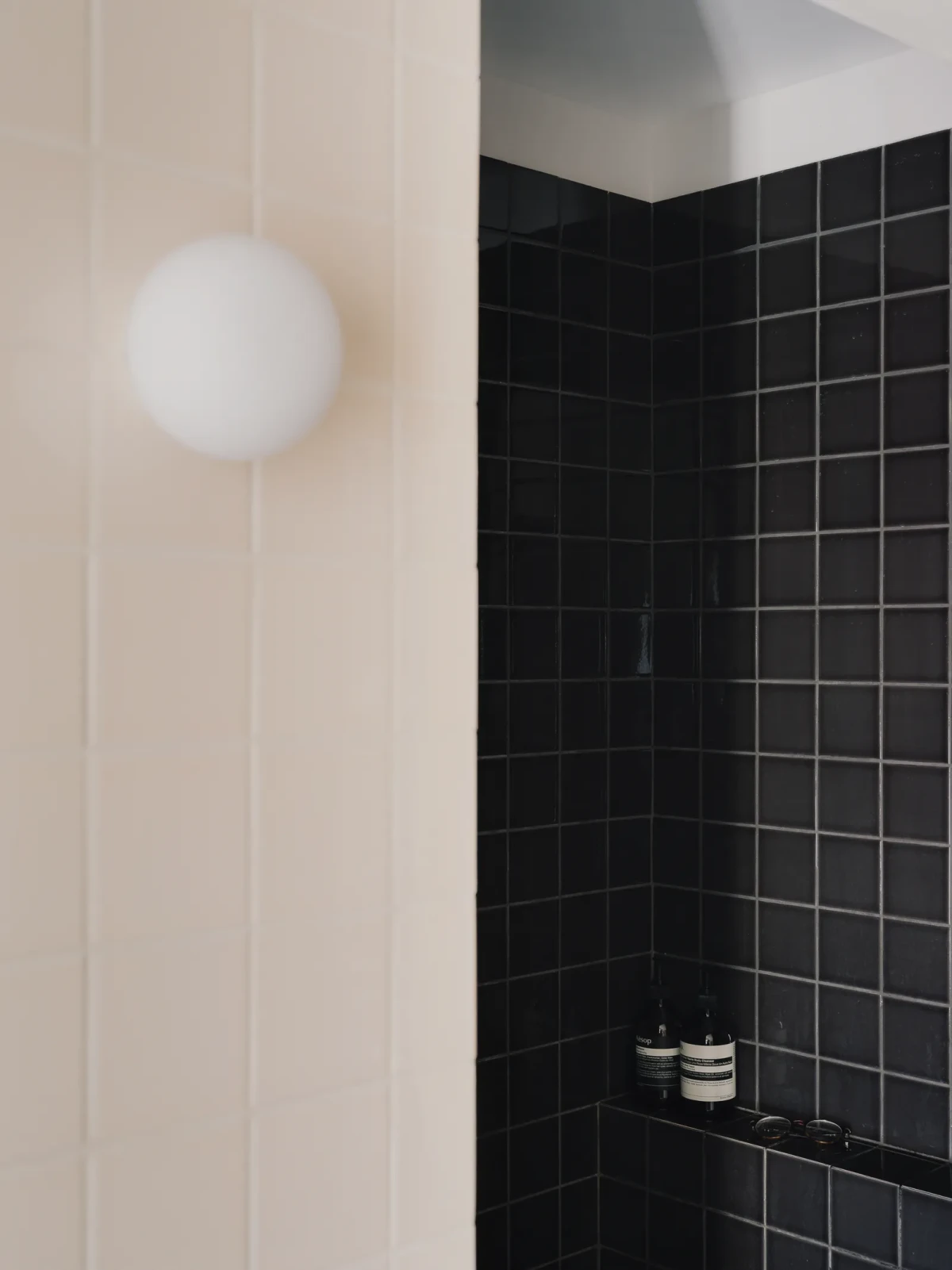 Modernistyczna kawalerka w Paryżu