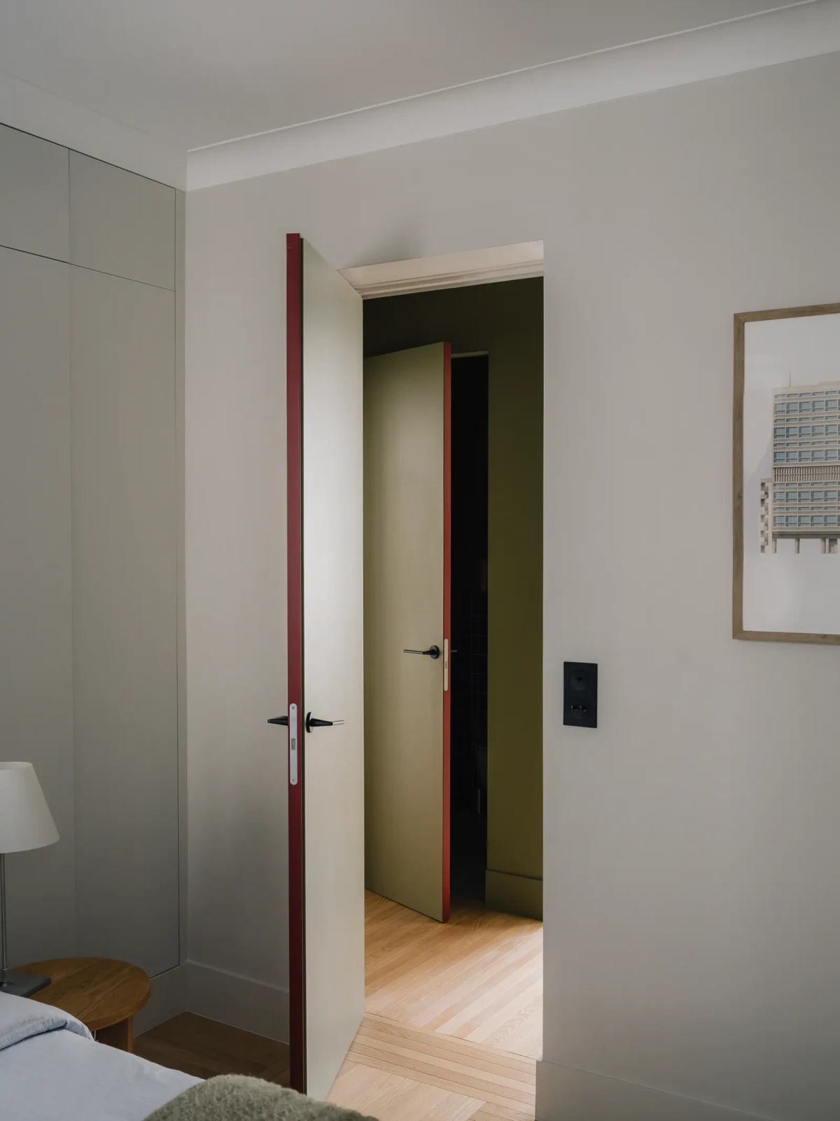 Modernistyczna kawalerka w Paryżu