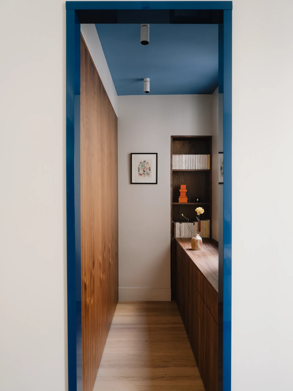 Modernistyczna kawalerka w Paryżu