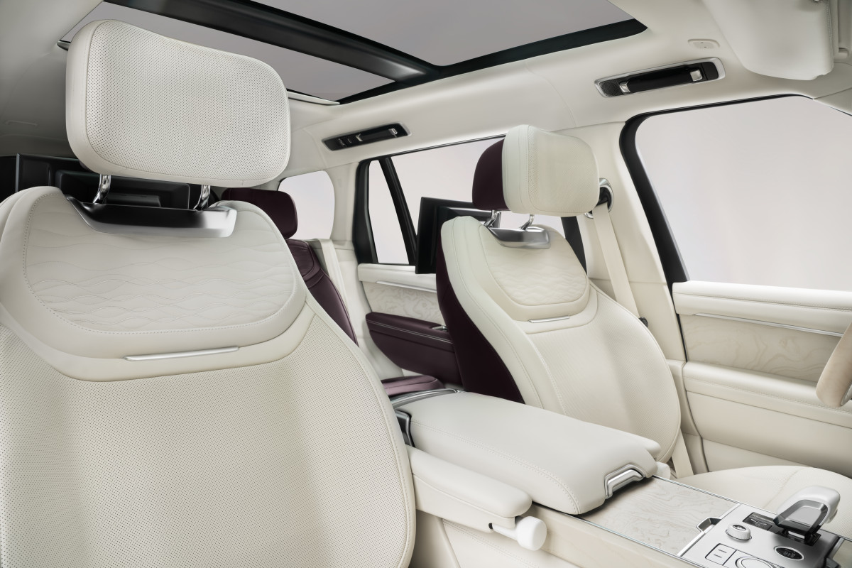 Pearl Range Rover Personalizacja jako emocjonalne doświadczenie. Instalacja „Traces ...